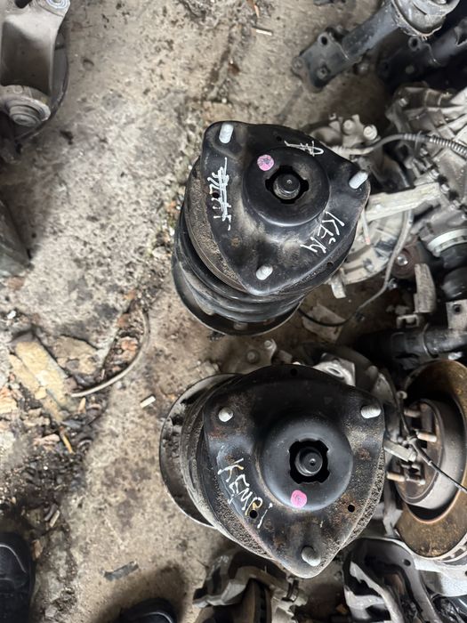 Передні стійки амортизатори тойота камрі 70