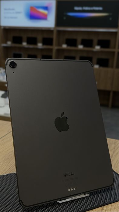 iPad Air 5ª Geração M1 256GB Wi-Fi + Celular