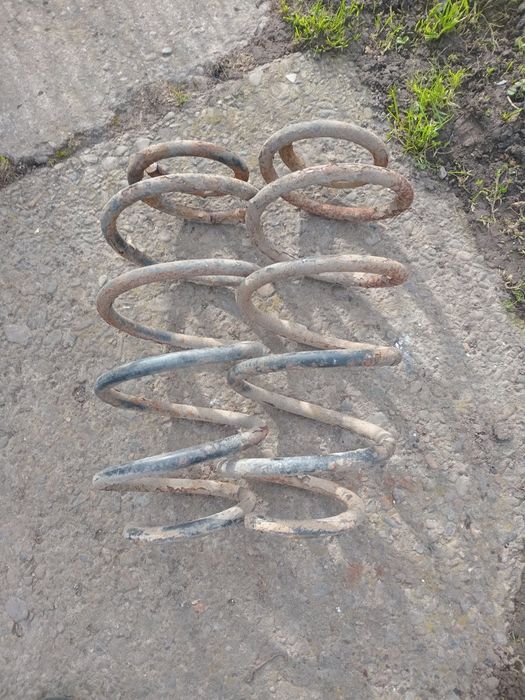 Пружини Пежо5008 б/у