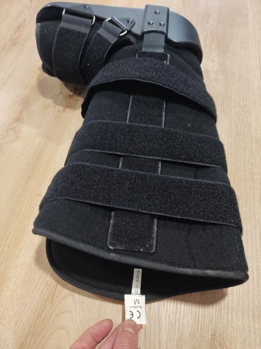 Bota ortopédica imobilizadora do pé e tornozelo