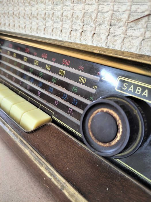 Radio antigo SABA a funcionar