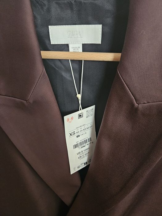 Dwurzedowa satynowa marynarka