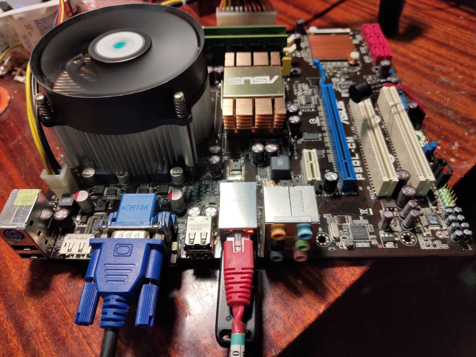 Asus P5QL-CM, Intel Core2 Quad Q9450 4 ядра 2.66Ghz 12mb Cache, 4GB