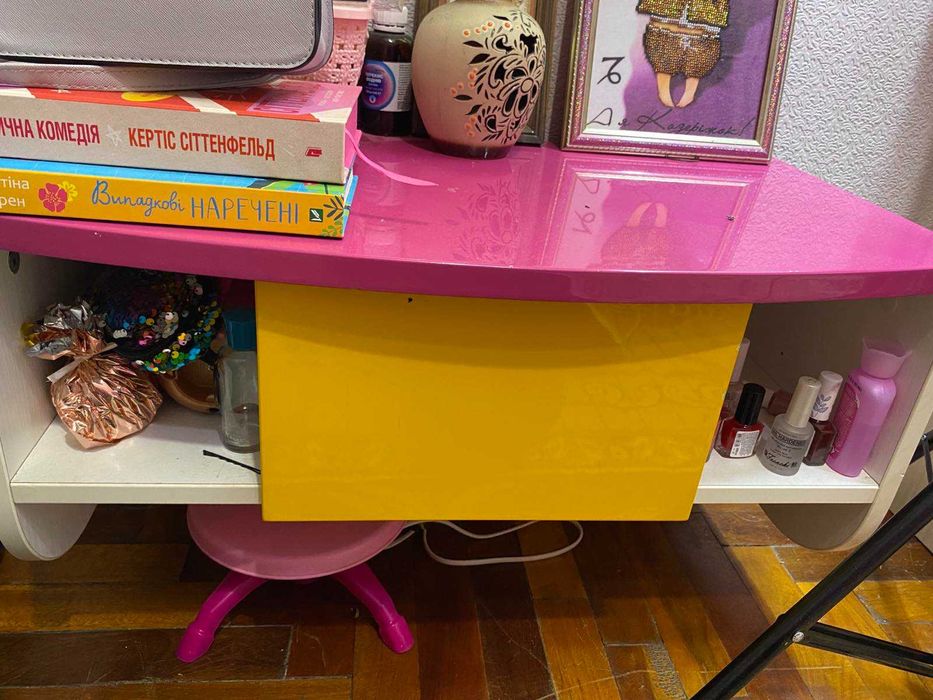 Тумба підвісна для дівчинки