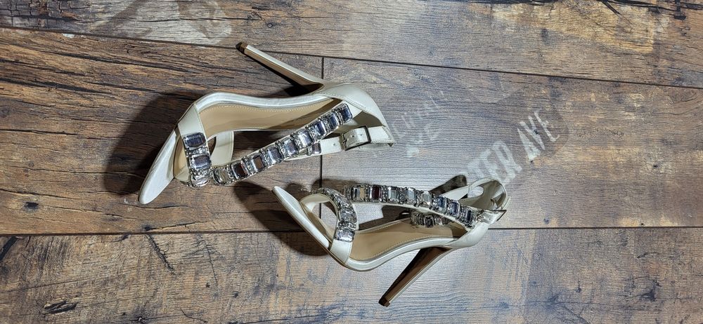 Asos angielskie szpilki sandały diamenty kamienie satynowe białe 40