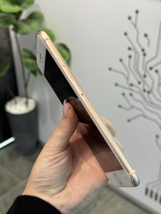 iPhone 8 Plus • Gold • 64GB • Нюанс