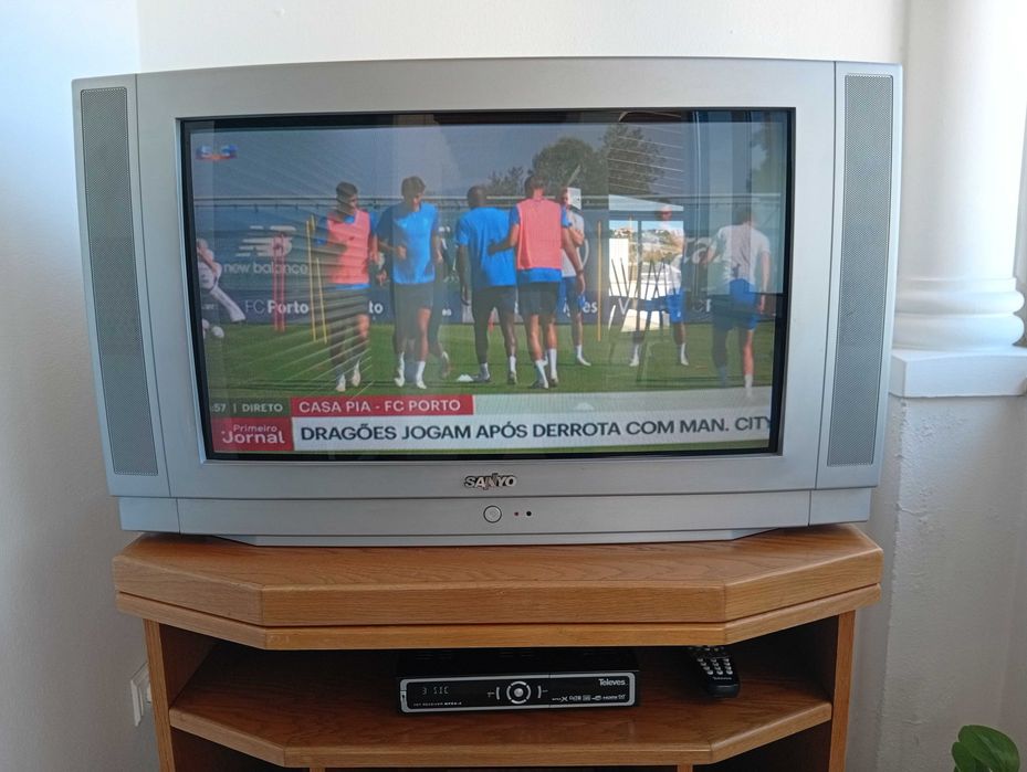 Vendo móvel com TV e Box