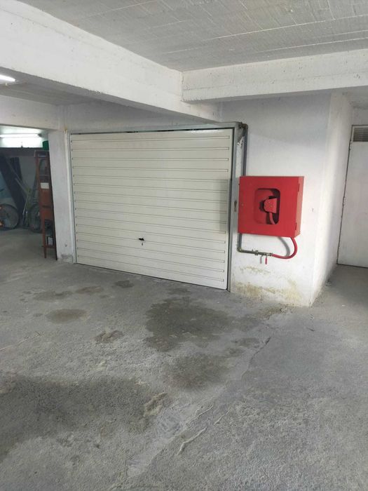 Garagem para Arrumos, Mota ou Viatura pequena