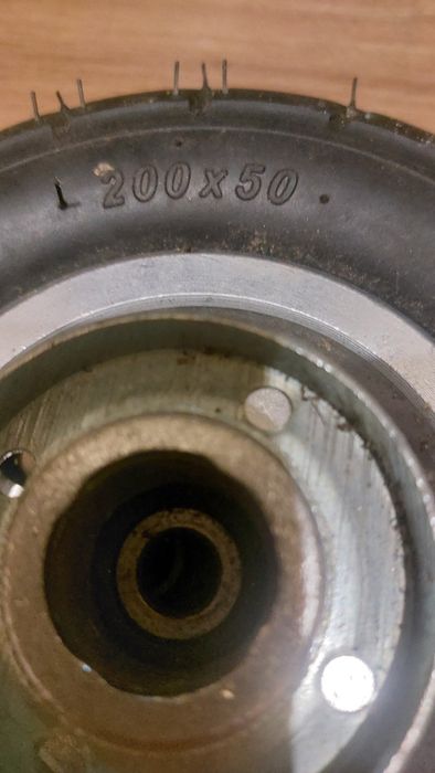 Колесо взборе на электросамокат.