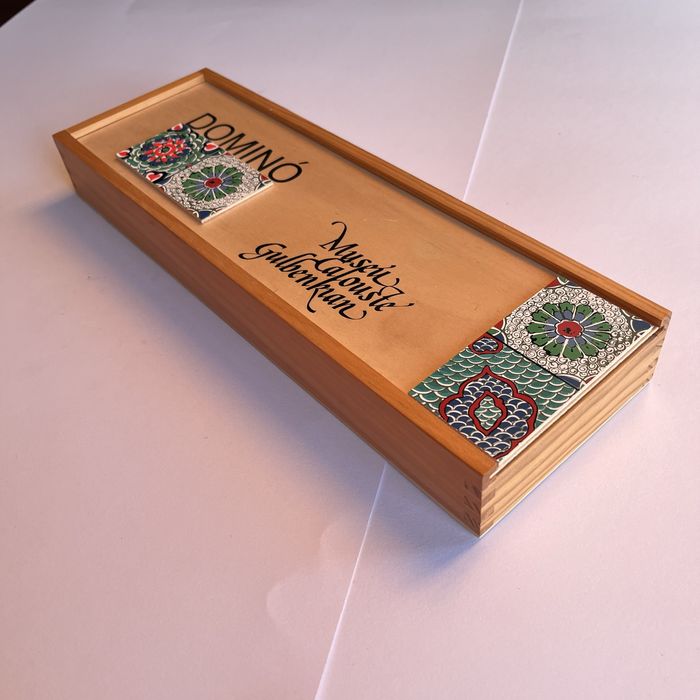 Dominó madeira vintage Museu Gulbenkian Cerâmica Iznik