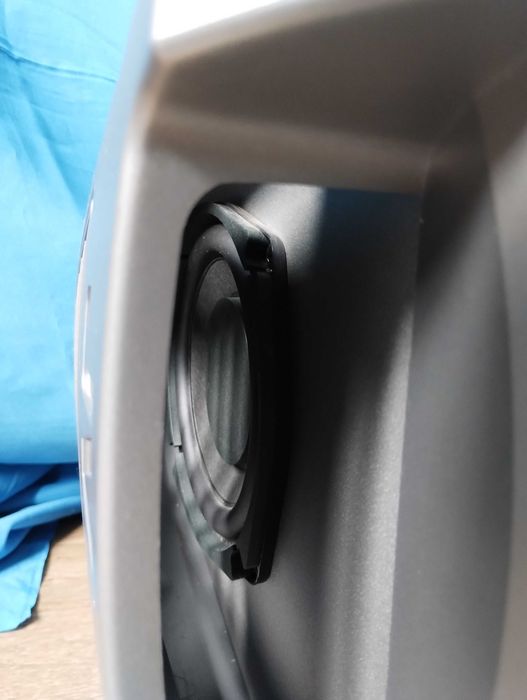 Мощный муз центр 600 Вт ( блютуз -  AUX ) По бокам колонок сабвуферы