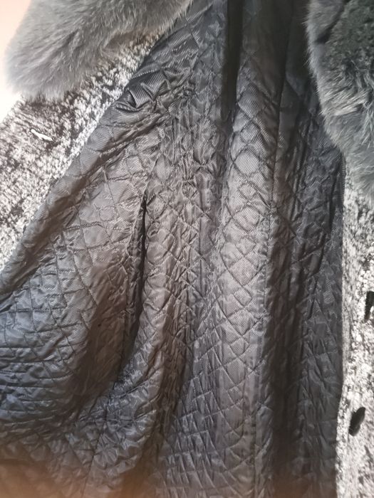 Пальто жіноче на зиму.  Верх - Лама, Ворот та рукава - Песець.