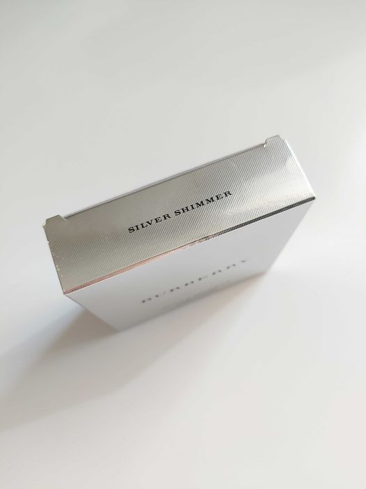 NOWY Burberry Silver Shimmer Illuminating Powder puder