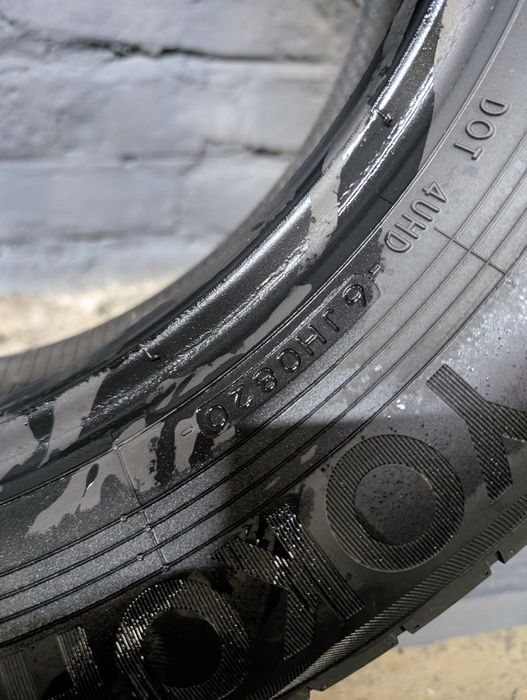 Пара всесезонніх шин Yokohama 226/60 R18 225*60 18 Avid gt