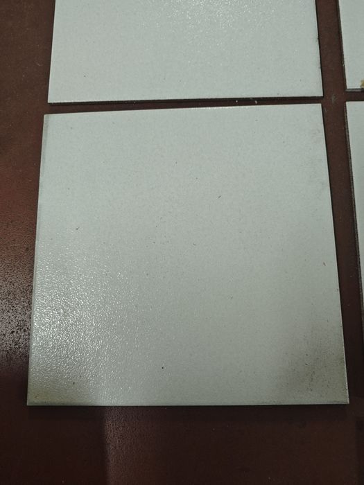 5 azulejos brancos