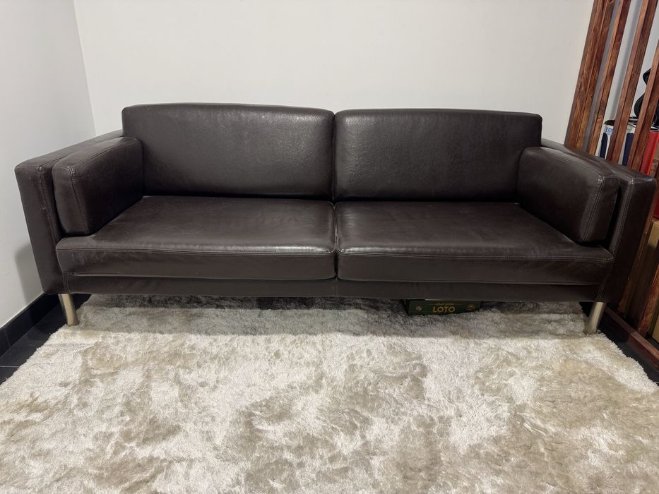 Sofa em pele sintetica