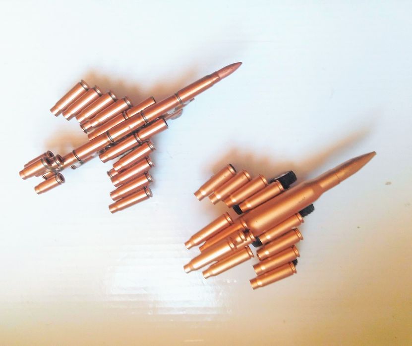 Aviões de Metal (balas) para decoração.