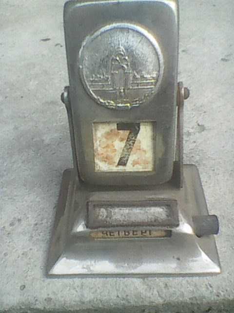 Продам настольный календарь.