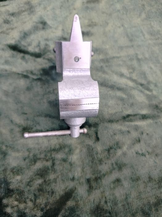 Тиски настольные мини.