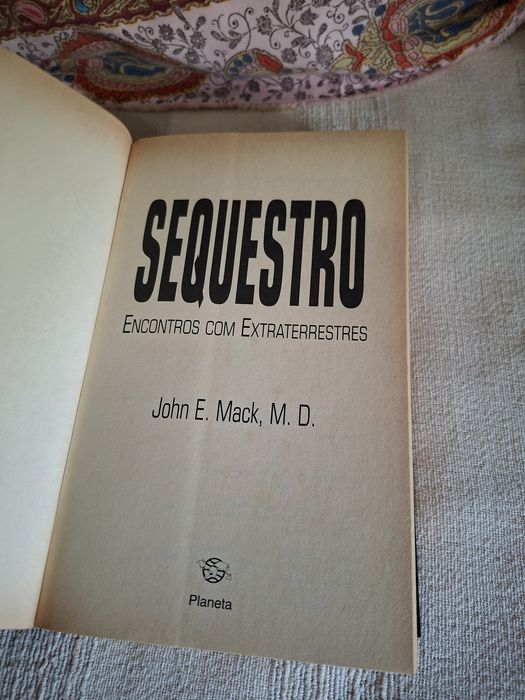 Livro Sequestro Encontro com Extraterrestres