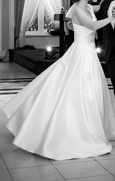 Suknia ślubna PRONOVIAS Nicosia