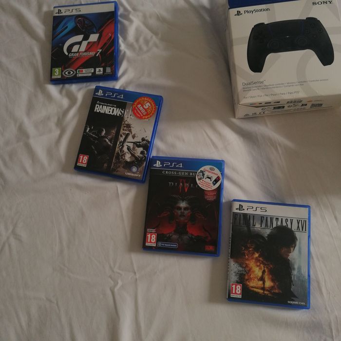 Vendo PS5 (825GB) versão c/ disco (c/ caixa) + 1 comando + 4 jogos