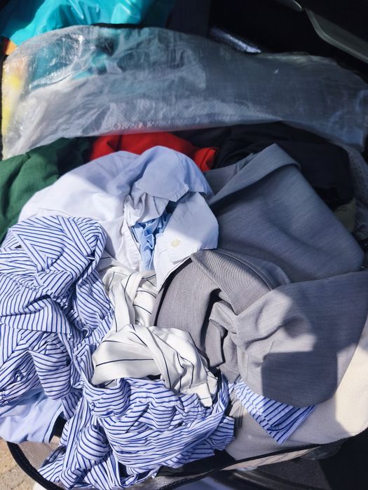 Lote de peças de roupa senhora mulher vestidos calças camisas casados