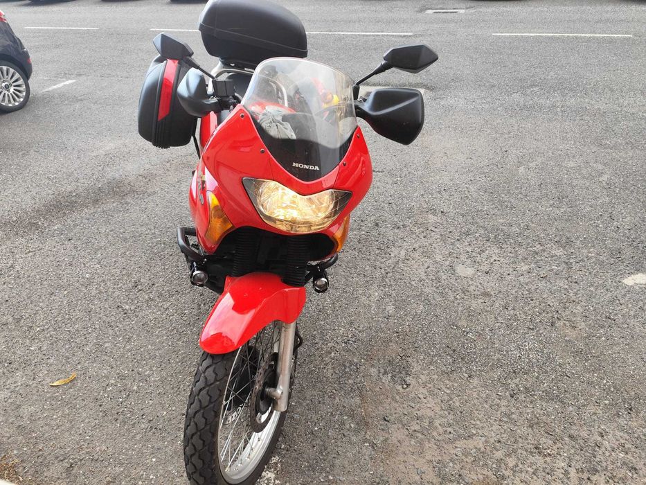 Vende se mota praticamente nova