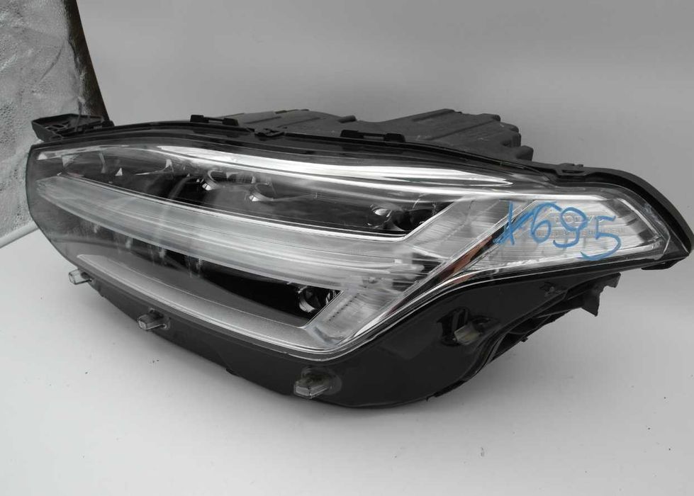 Передні фари  на  Volvo XC90 2014 (2 покоління)