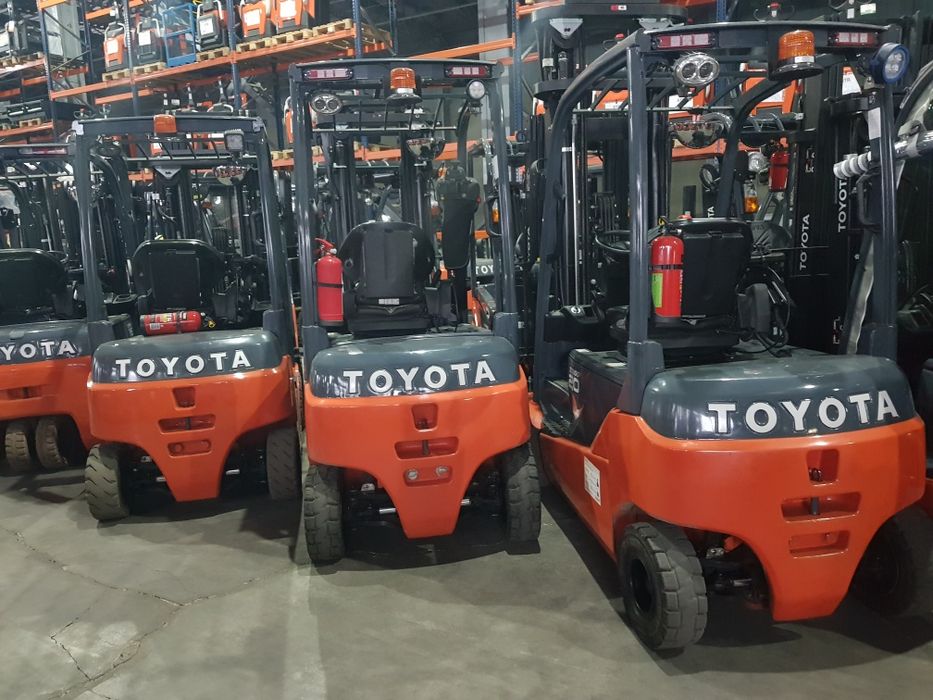 Оренда  Прслуги японск вилочного навантажувача