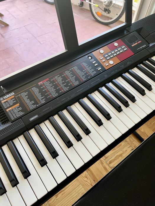 Teclado Digital Yamaha PSR-F51
