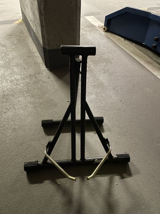 Stojak na gitare skladany