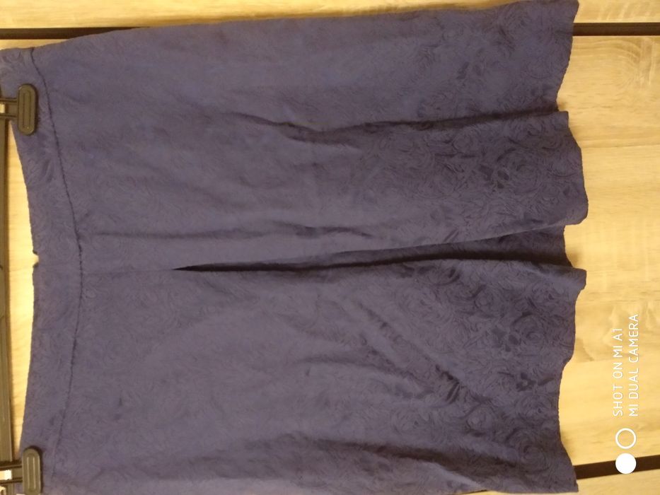 Spódnica do kolan biały