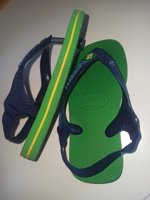 2 pares de calcado n23,5 e 23/24(Nike, havaianas)