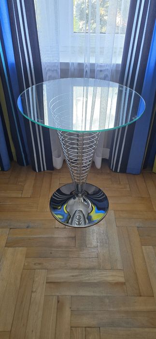 Stoliczek ozdobny na srebrnej podstawie