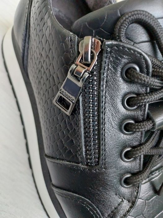 Кросівки жіночі шкіряні