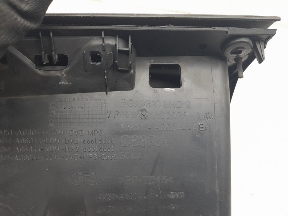 Porta luvas FORD Focus II (DA_)