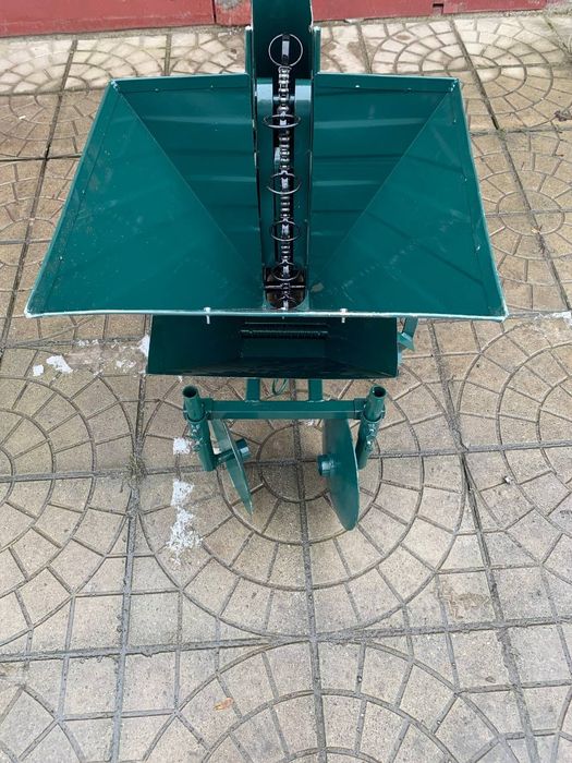 Картофлесажалка для мотоблока