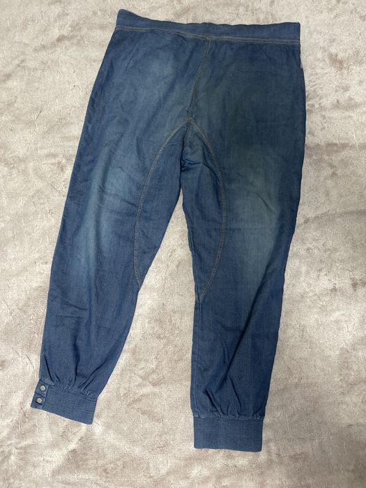 джинсовые брюки популярного итальянского бренда Armani Jeans