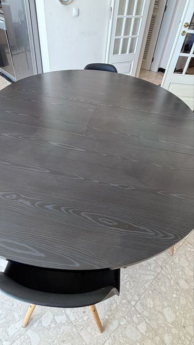 Mesa extensível com 4 cadeiras
