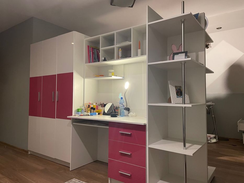 Meblościanka biało-różowa