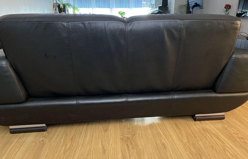 Sofá de pele preto