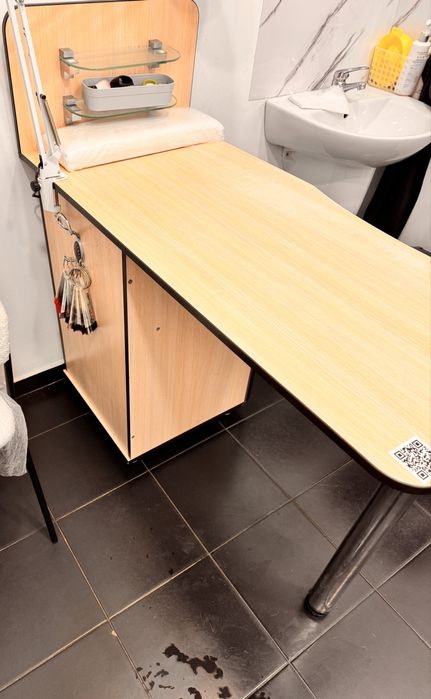 Продам стол для маникюра в отличном состоянии