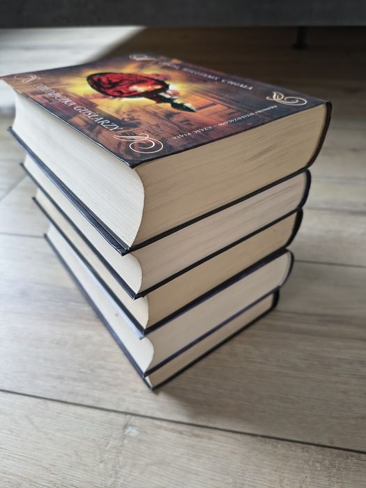 Seria "Kroniki Dziedziców" Cinda Williams Chima 5 tomów