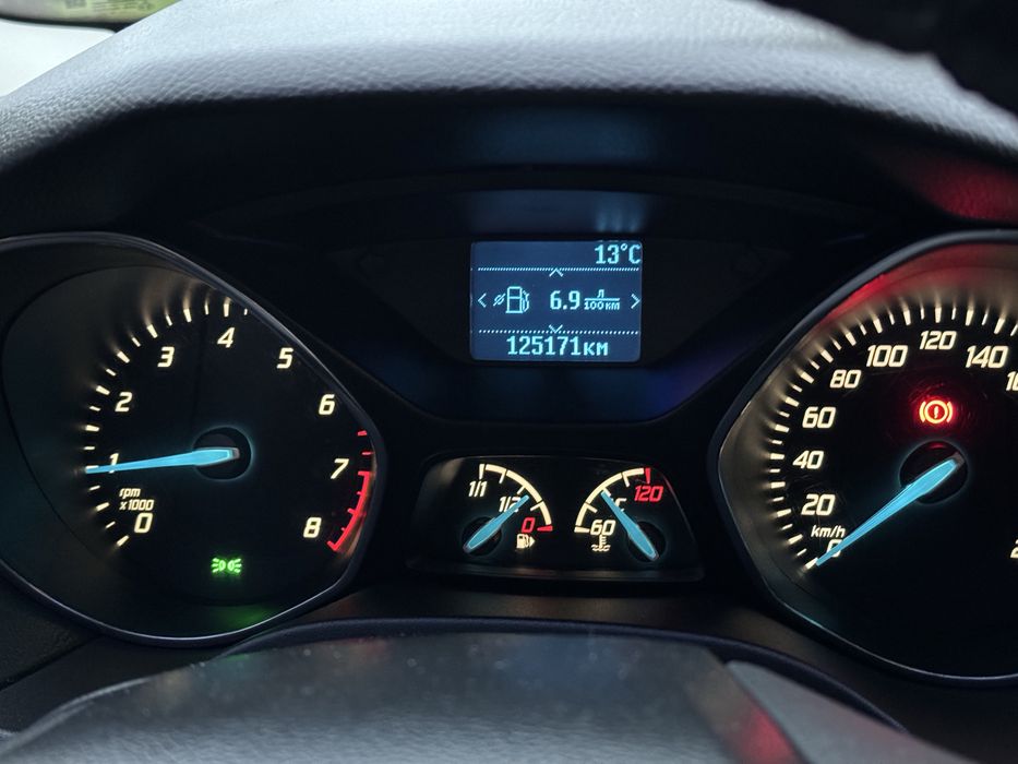 Хороший  Ford Focus 3 2013  1.0 (зроблена заміна ГРМ)