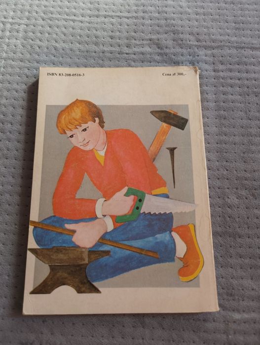 Nastolatki robią ozdoby i upominki