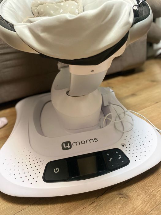 Заколисуючий центр 4 moms