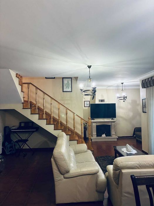 APARTAMENTO T4 DUPLEX 246m2 Zona Moderna Fundão