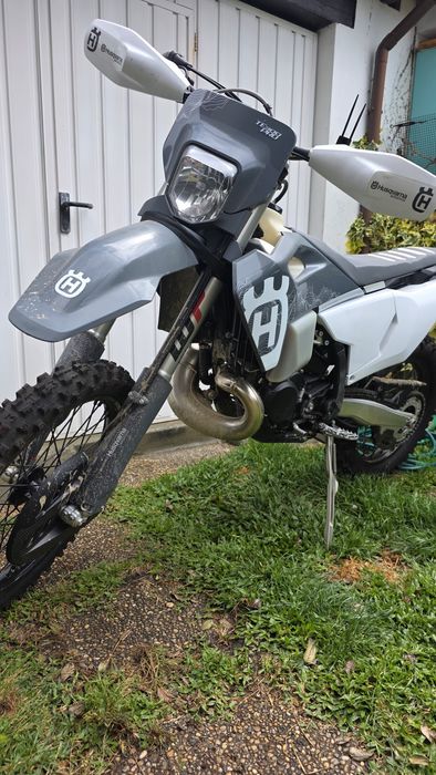 Husqvarna TE 300 PRO 2024 [NOVA - 7 HORAS]