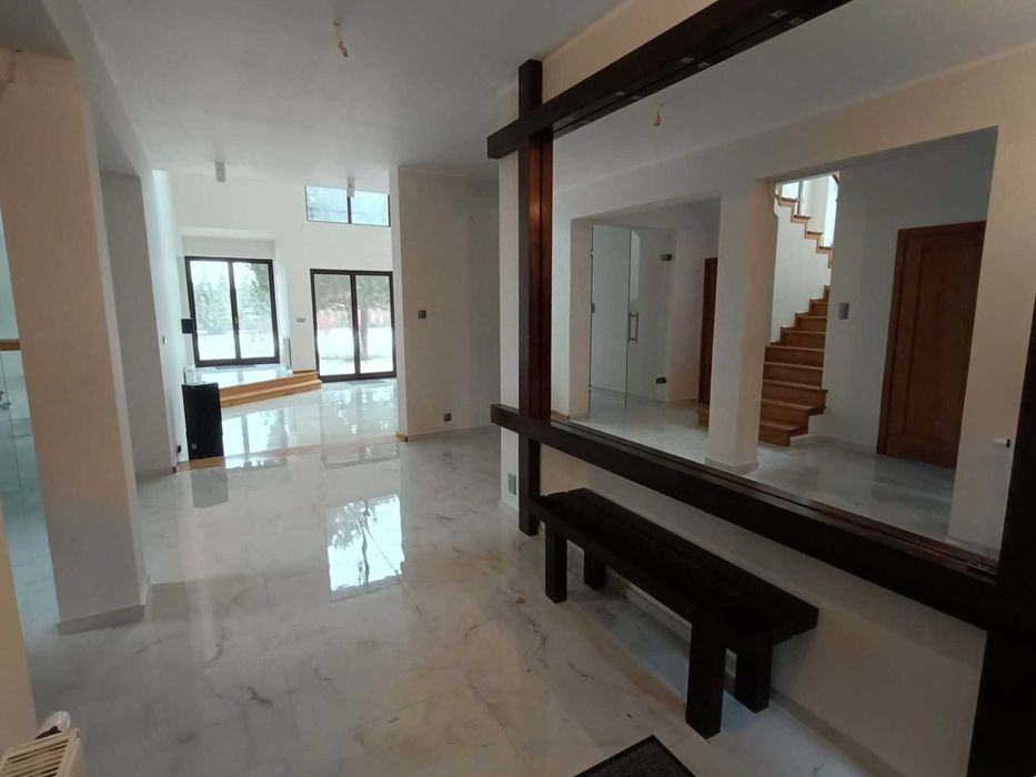 Ciekawy dom w stanie idealnym na sprzedaż!